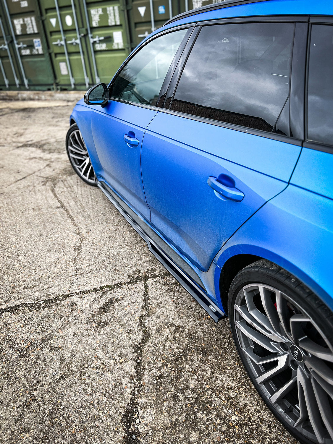 Audi RS4 B9.5 Avant - Side Skirt Splitters