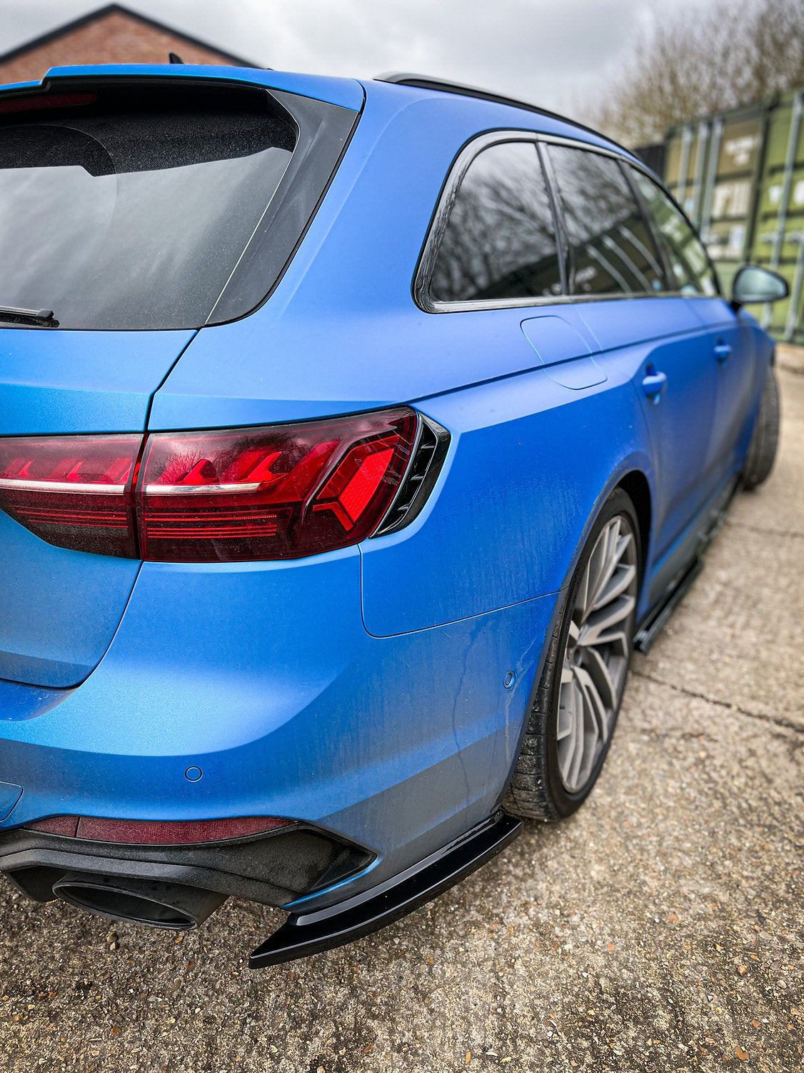 Audi RS4 B9 Avant - Rear Spats